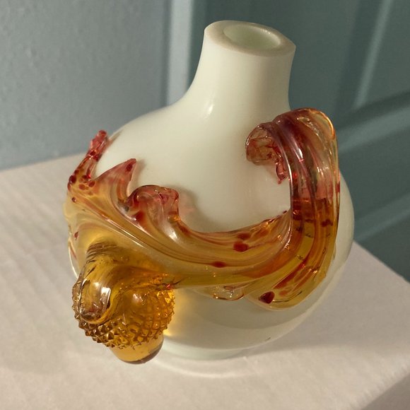 ANTQ 1900's Stevens and Williams Opalescent Glass Vase w/amber acorn&leaf handle - Picture 2 of 9